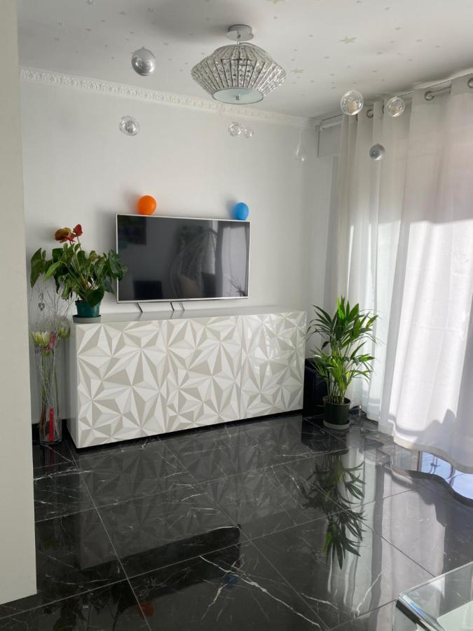 Beau Studio En Plein Centre De Ментона Экстерьер фото